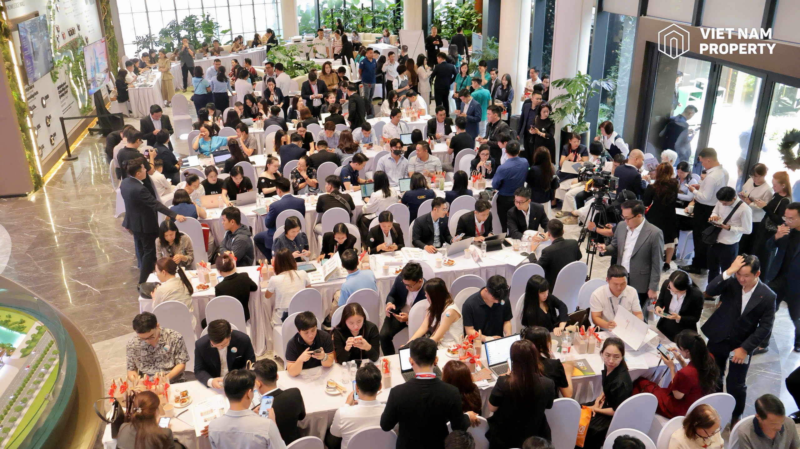 Khu vực tổ chức sự kiện mở bán MT Eastmark City đã ghi nhận lượng khách đổ về đông đảo