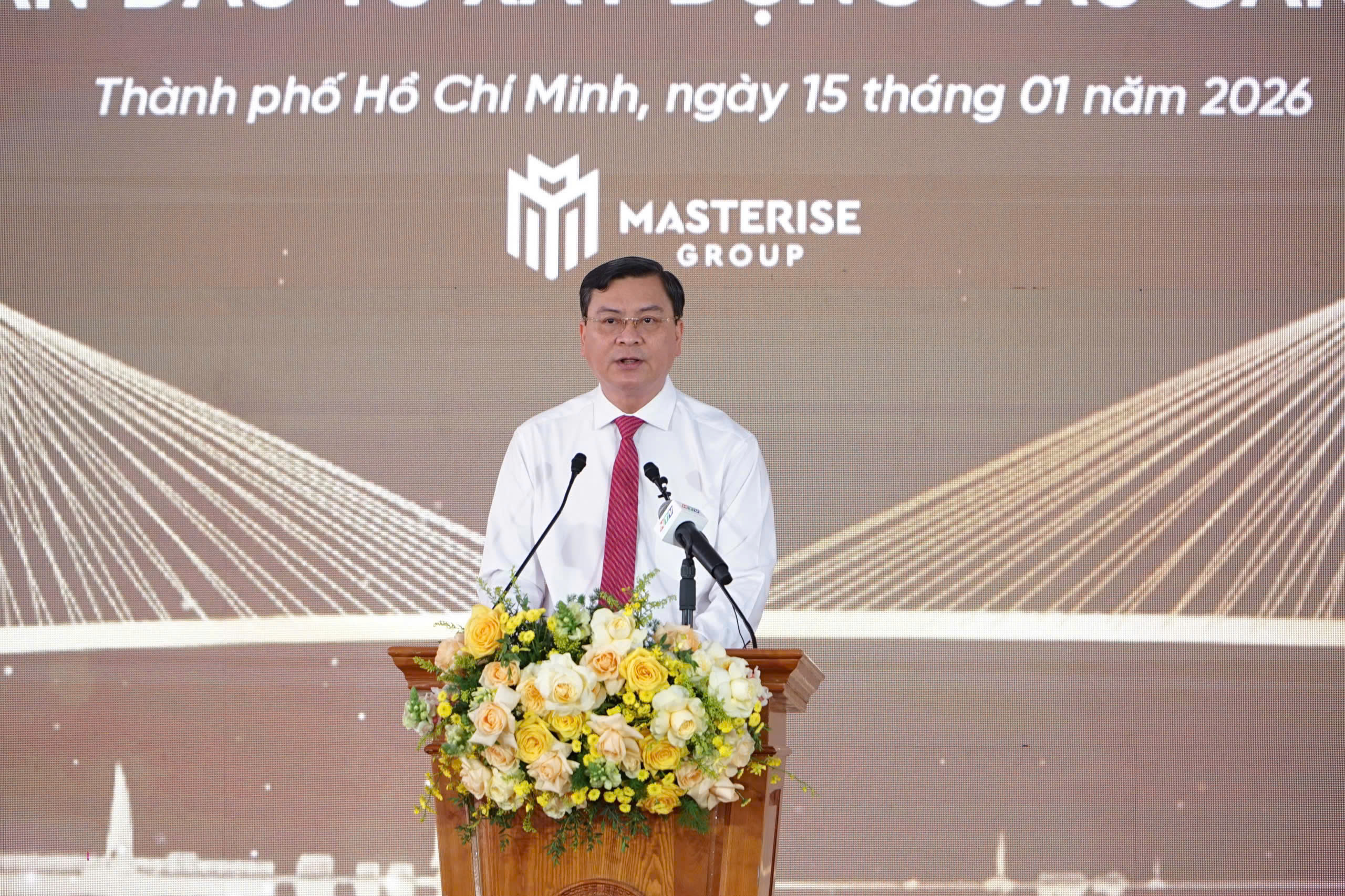 Theo ông Nguyễn Công Vinh - Phó chủ tịch UBND TP.HCM, dự án cầu Cần Giờ không chỉ là một công trình giao thông mà còn là biểu tượng kiến trúc mới của thành phố, là nơi người dân và du khách cùng chiêm ngưỡng vẻ đẹp của thành phố - Ảnh: ĐỨC PHÚ