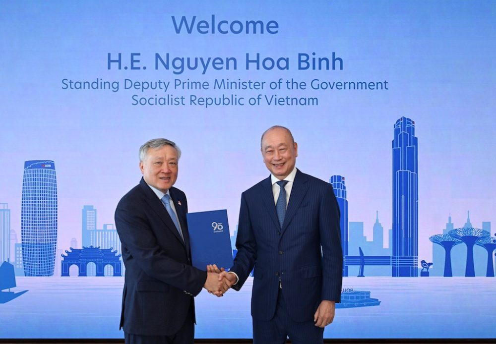 Phó Thủ tướng Nguyễn Hòa Bình và ông Wee Ee Cheong - Phó Chủ tịch kiêm Tổng Giám đốc Tập đoàn UOB.